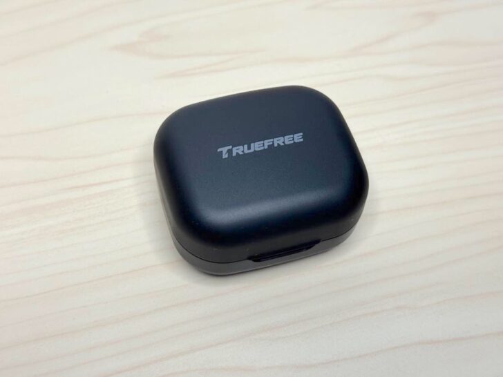 バッテリーを内蔵した充電ケース
