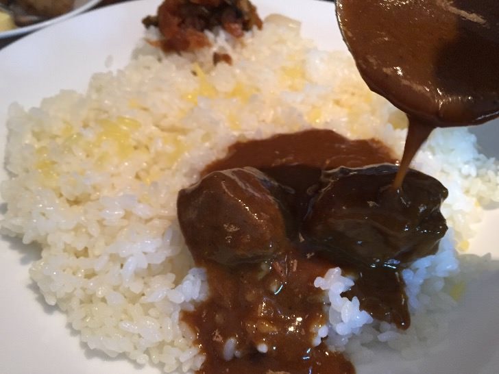 神保町の名店「ガヴィアル」のクリーミー欧風カレー