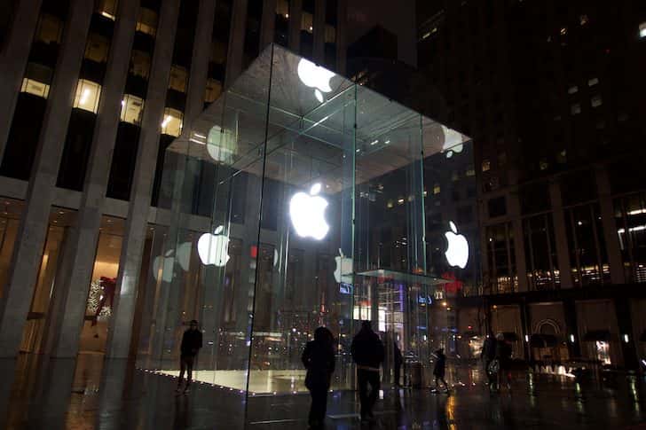 ジョブズ氏も情熱を注いだニューヨーク5番街のアップルストア