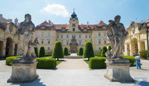 チェコの世界遺産「レドニツェ城」「ヴァルチツェ城」は、まるでRPGの旅立ちの（ラスボスの？）城のようなファンタジー感
