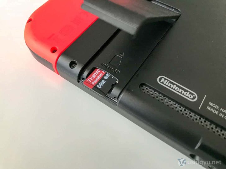 Nintendo SwitchにmicroSDカードを挿す