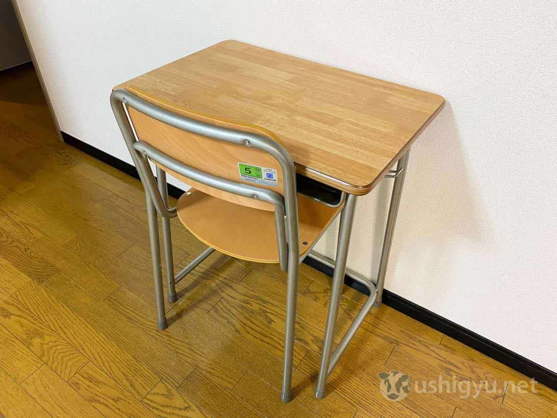 学校で慣れ親しんだあの机とイスを買ってみたら、仕事や勉強がはかどるスペースに。子ども用にも！