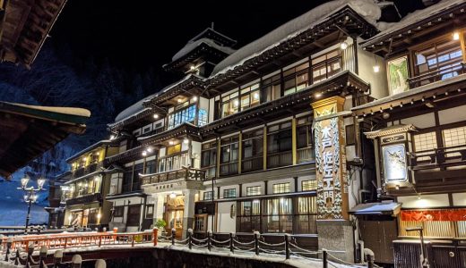 「銀山温泉 能登屋旅館」へのアクセスと予約方法、冬の美しい写真。一度は訪れたい大正ロマンの秘湯