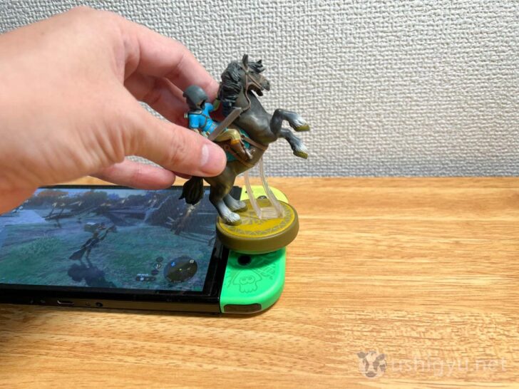 Joy-Conの場合は、右スティックの上にタッチ