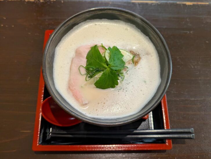 友池の豚白湯そば