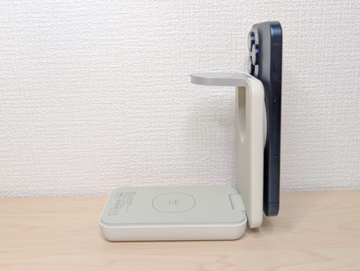 真横から見るような角度のときは、90度に立てて使用可能
