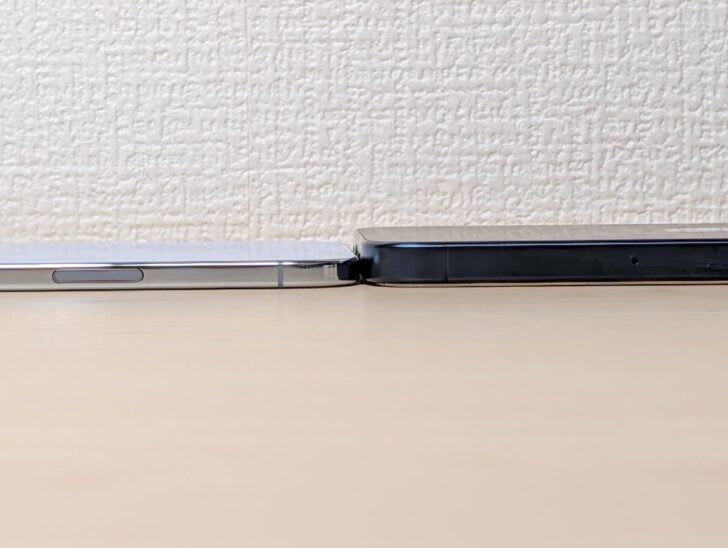 iPhone Airと15 Proの厚さを比較