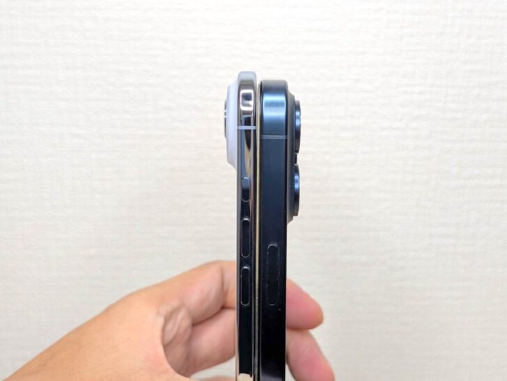 iPhone Airと15 Proの厚さを比較
