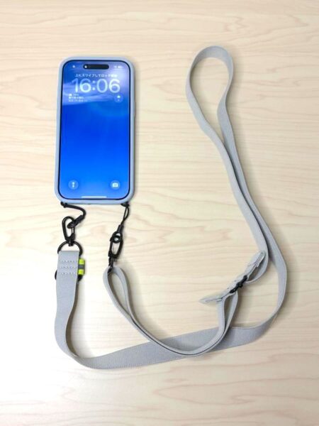 iPhone AIrバンパーにクイックショットストラップを装着