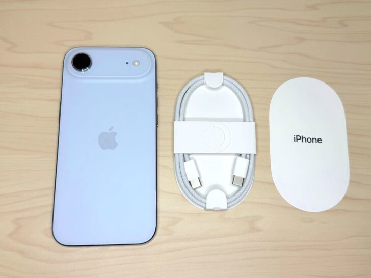 iPhone Air本体、USB-Cケーブルのみ。SIMピンなし