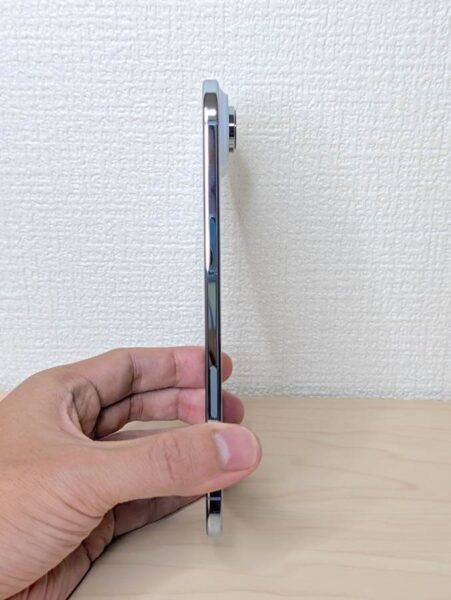 圧倒的に薄い5.64mmのiPhone Air