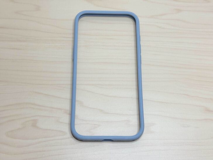 iPhone Airバンパーのライトブルーはかなり控えめで落ち着いた色