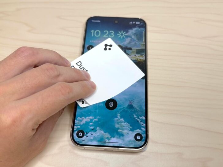 ホコリ取りテープでホコリを取り除く