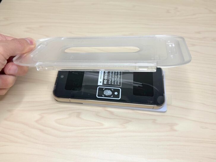 トレーをPixel 10 Proからはずす
