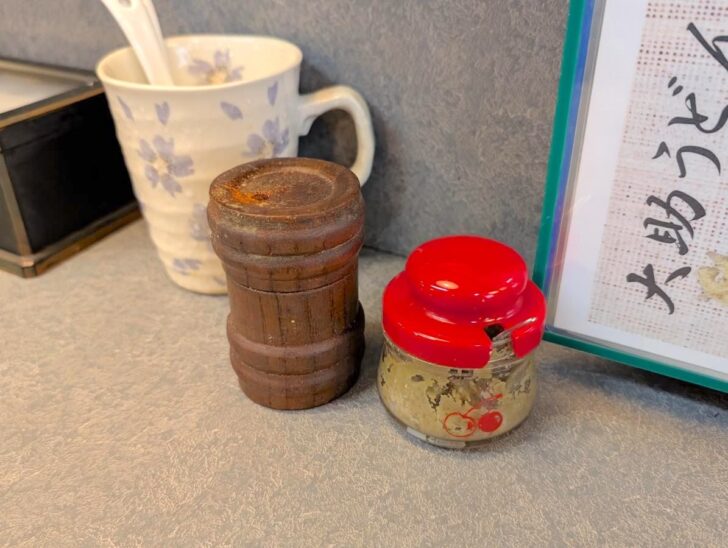 卓上の一味や柚子胡椒