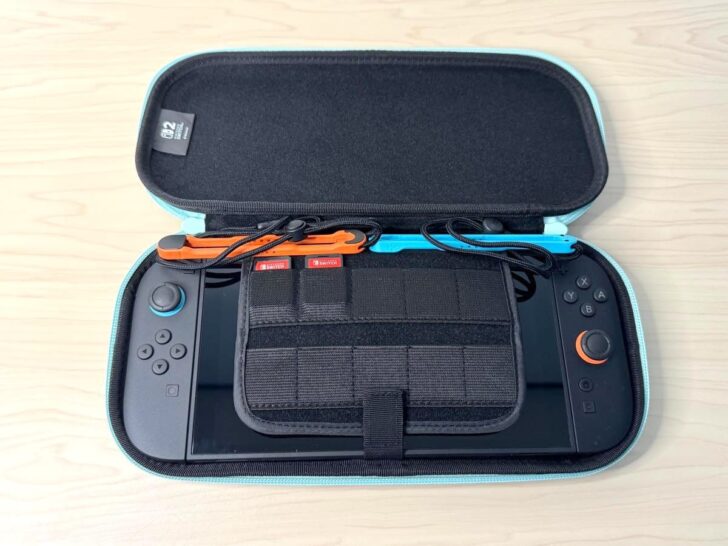 Joy-Con 2のストラップくらいならギリギリ収納可能