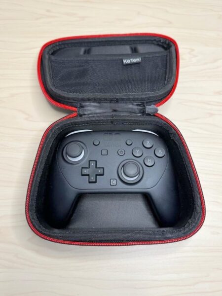 プロコン2は、初代Switch用プロコンケースに収納可