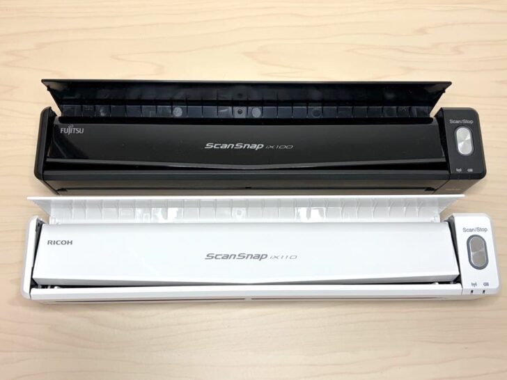 パカッと開けると、「ScanSnap iX100」「iX110」と記載あり