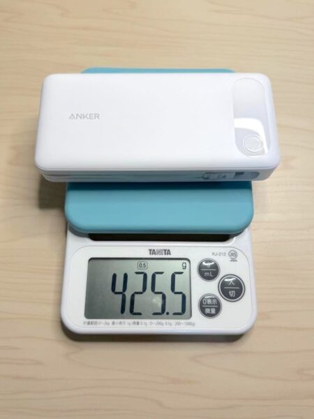 重さは仕様上は約430g、実測値は425.5g
