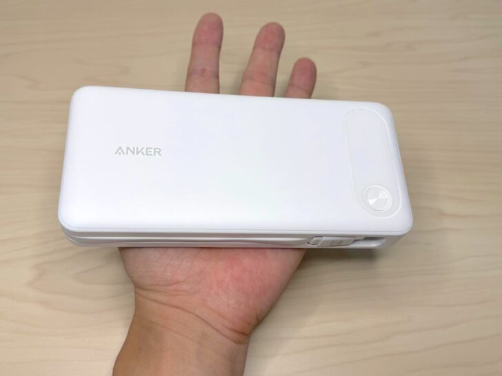 サイズは158×74×26mm