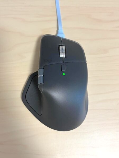 充電は3Sと同様に前面のUSB-Cポートから