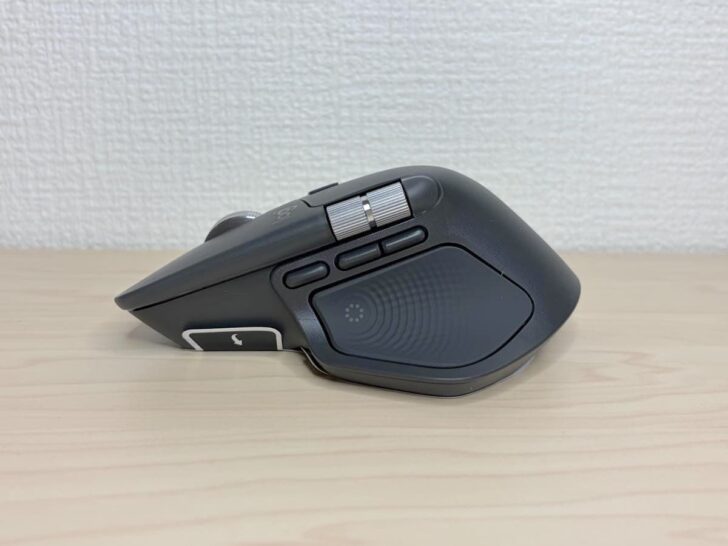 側面に1つボタンが増えている