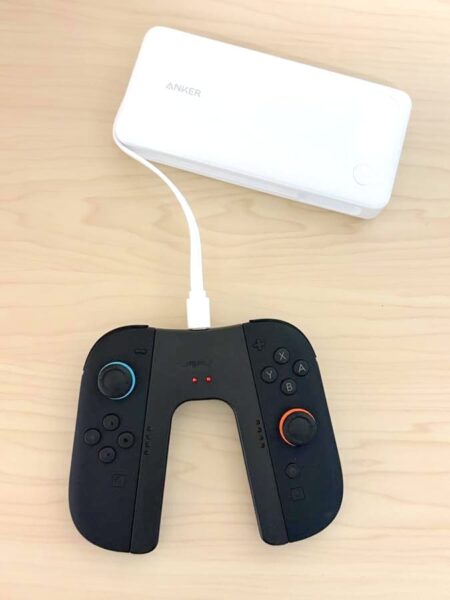 電源につながったUSB-Cケーブルであれば何でも充電可能