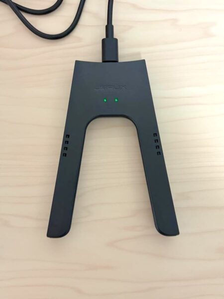 グリップ上部のLEDランプが緑色に点灯