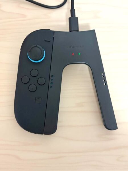 Joy-Con 2をくっつけるとランプが赤色のゆっくりした点滅に変化