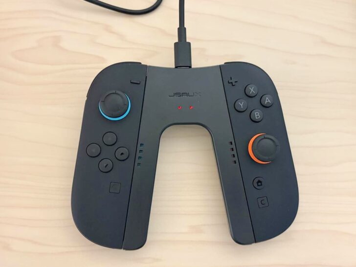 左右両方のジョイコンを装着すれば、2つのランプが同時に赤く点滅