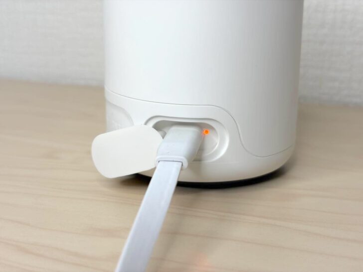 充電中はオレンジのランプが点灯