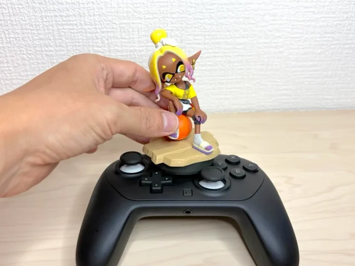 Nintendo Switch 2 Proコントローラー(プロコン2)なら、中央あたりが読み取り部